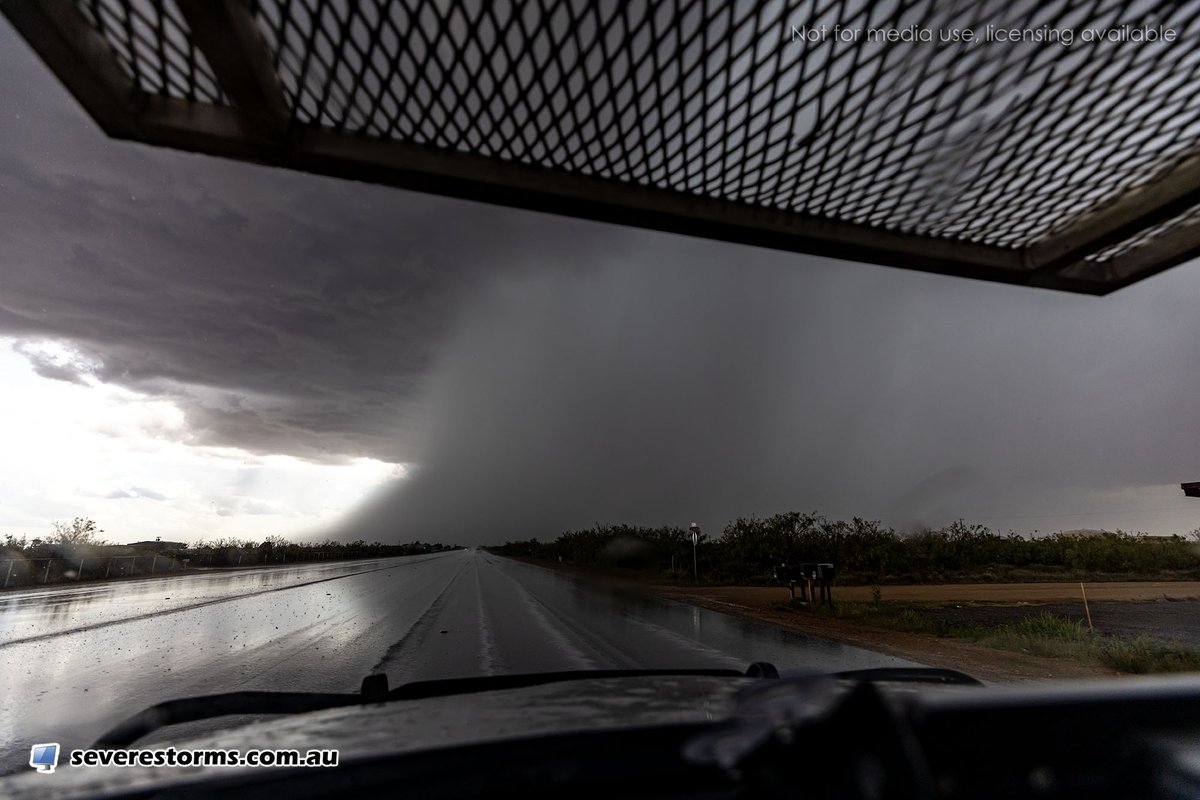 This is the view of the severe storm west of Odessa, Texas Watch live via: youtube.com/@DanielShawAU/… <a href="/NWSMidland/">NWS Midland</a> #txwx