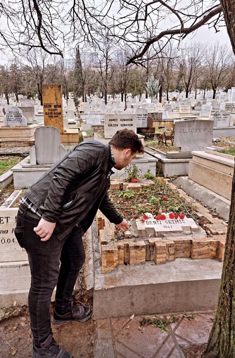 Cüretinize bin selam.
Deniz Gezmiş 
Yaşasın Tam Bağımsız Türkiye