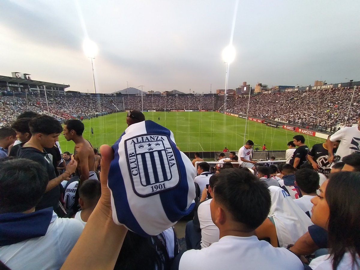 cavas_9's tweet photo. @MovistarDeporPe Arriba Alianza. 💙🤍💙 https://t.co/YmYmYliO7R