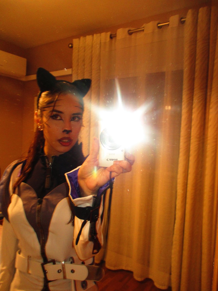 chesirebees's tweet image. me bc a piece of fabric called blake belladonna cosplay makes me the most confident and badass faunus in the planet