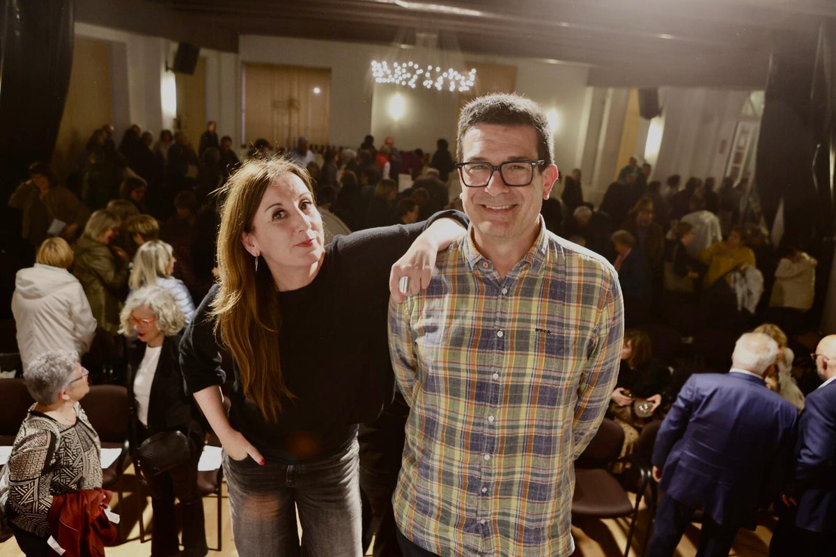 Avui als <a href="/DebatsdelCasino/">Els Debats del Casino</a> de #Granollers m'ho he passat pirata entrevistant <a href="/txellfeixas/">txell feixas torras</a> Igual que la gent que omplia de gom a gom la sala sentint-la. Feu-me cas: correu a la llibreria a buscar els seus llibres ('Dones valentes' i 'Aliades', <a href="/arallibres/">Ara Llibres</a>) i, sobretot, llegiu-los