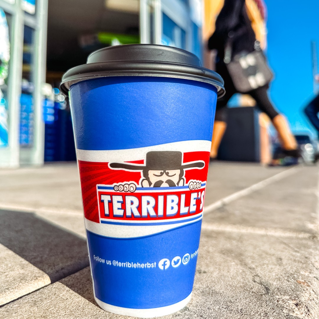 Snag a medium cold fountain drink or a medium hot coffee on your way home after a long Monday! #PumpPourandMore