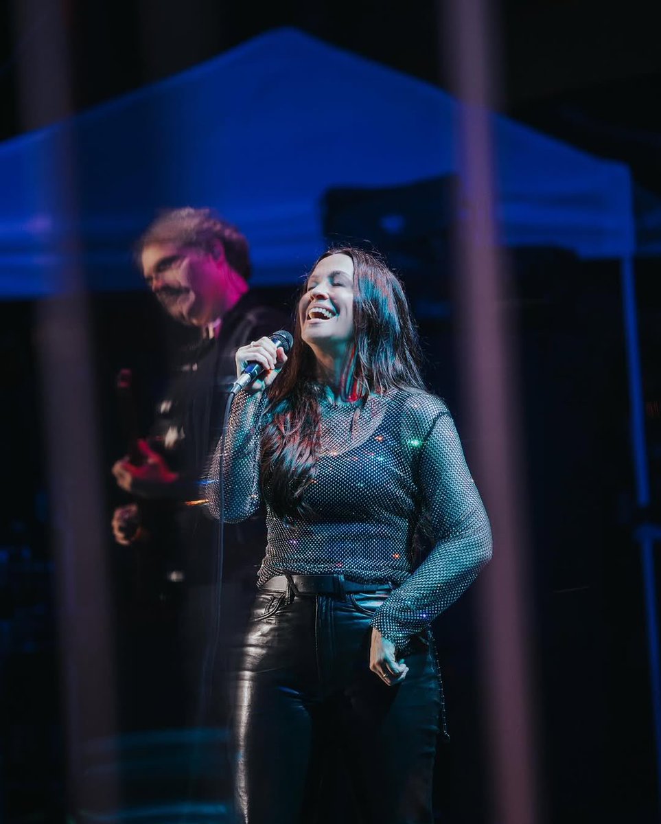 Alanis Morissette (@alanis) on Twitter photo i love california so much. what a luminous night wow. ✨✨✨✨✨⭐️🌟💫 #thankyou #ions #pacificlove <a href="/BeachLifeFest/">BeachLifeFestival</a> #loveyou ❤️❤️❤️❤️ 🙏🏻📸 okay nicolita i love california so much. what a luminous night wow. ✨✨✨✨✨⭐️🌟💫 #thankyou #ions #pacificlove <a href="/BeachLifeFest/">BeachLifeFestival</a> #loveyou ❤️❤️❤️❤️ 🙏🏻📸 okay nicolita