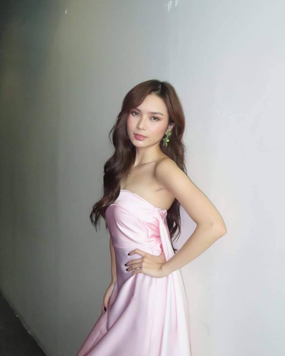 aldi80s's tweet photo. Wow!
FRANCINE DIAZ!
She looks amazing in her recent pic!
#Philippines #PinayCelebs #PinayGirls #FrancineDiaz https://t.co/KWYhnLdxxV