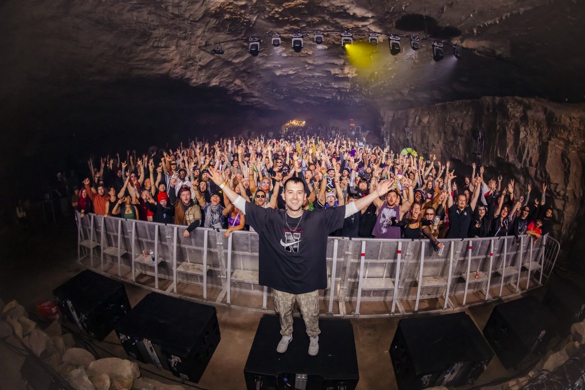 CAVERNS WTF

thank u to <a href="/LoudCrowdLive/">Loud Crowd</a> <a href="/FCPresents/">Full Circle Presents</a> &amp; <a href="/DEATHPACT/">DEATHPACT</a> for having me out 🖤🔊