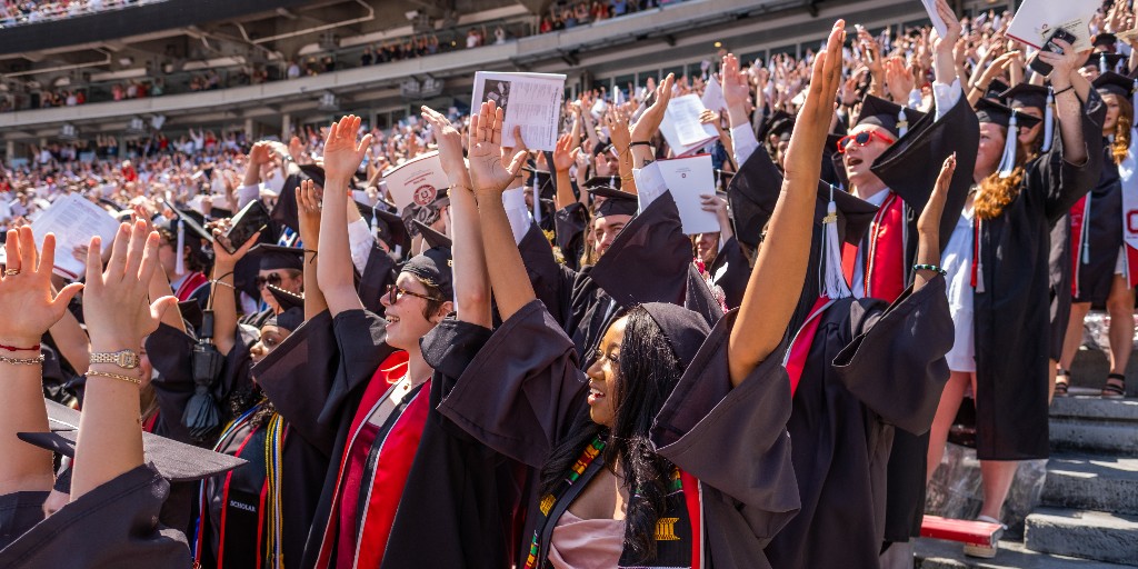 Today is the last day to take the spring #OSUgrad survey! ✍️ 🎓 If you’re graduating, we’d love to hear about your experience at @theohiostateuniversity. Visit go.osu.edu/grad-survey?ut…