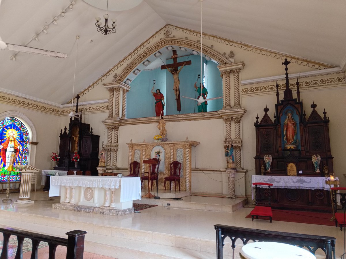 ✨ Una reliquia del Papa Sixto II en Soná, Veraguas, Panamá ✨

En el corazón de Soná, en la histórica Iglesia San Isidro Labrador, se custodia un tesoro espiritual: una reliquia del Papa Sixto II, santo y mártir de la Iglesia Católica. Este valioso legado llegó en 1982 gracias