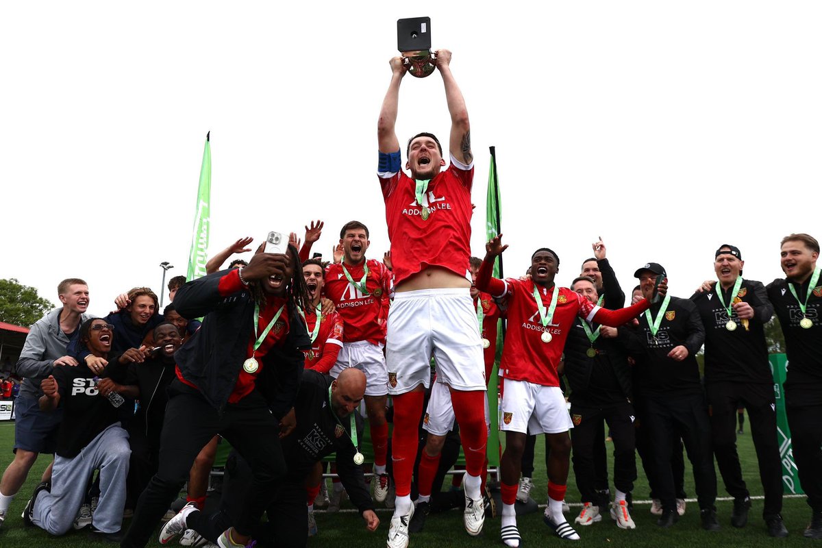 23HarryRush's tweet image. Unbelievable day yesterday! 3 promotions in 4 years🏆 This one was special for so many reasons and an unreal bunch of lads to do it with❤️