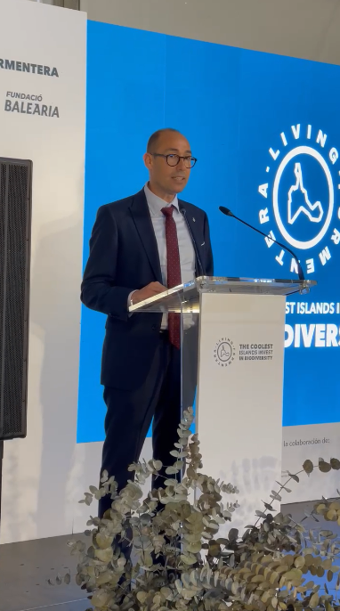 <a href="/Adolfo_Utor/">Adolfo Utor Martínez</a> 📸 El acto ha contado con la participación de los presidentes del <a href="/goib/">Govern de les Illes Balears</a>, del <a href="/consell_formen/">Consell de Formentera</a>, de #Baleària y de Nature &amp; People, entre otras autoridades.