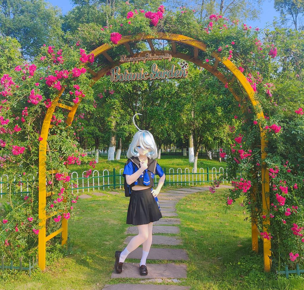 阳光明媚，要不要来走一遭？我是在邀请你哟～
#kigurumi #芙宁娜