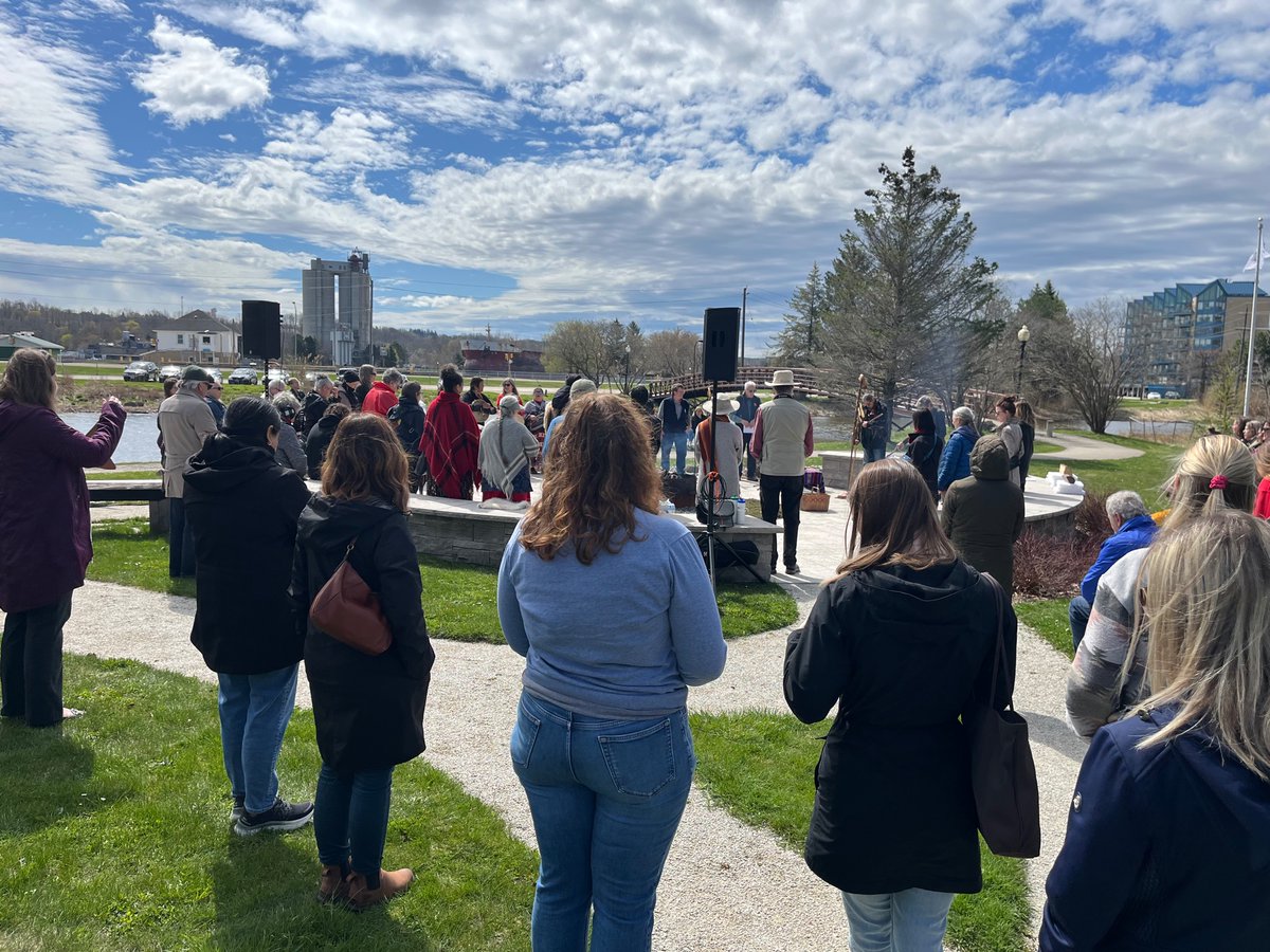 We joined our community @ Nawash Park for National Day of Awareness for Murdered &amp; Missing Indigenous Women, Girls &amp; 2-Spirited people. We stand w/ all those affected by this crisis &amp; remind the community that the MMIW support line is open 24/7 at 1-844-413-6649.
#RedDressDay