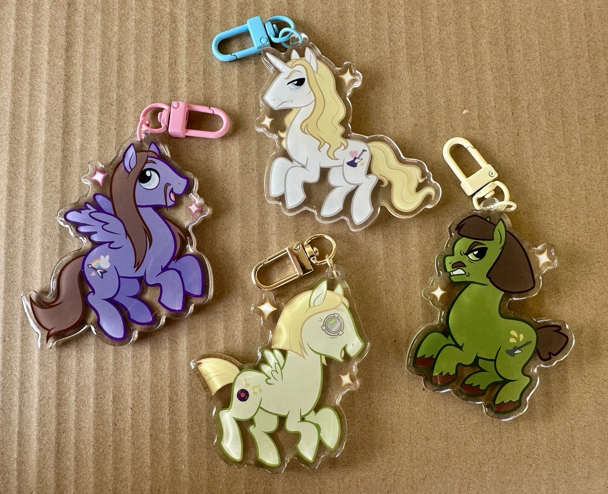 Missed out on the first run? No worries! Ponyklok extras are now LIVE! 🐴💖