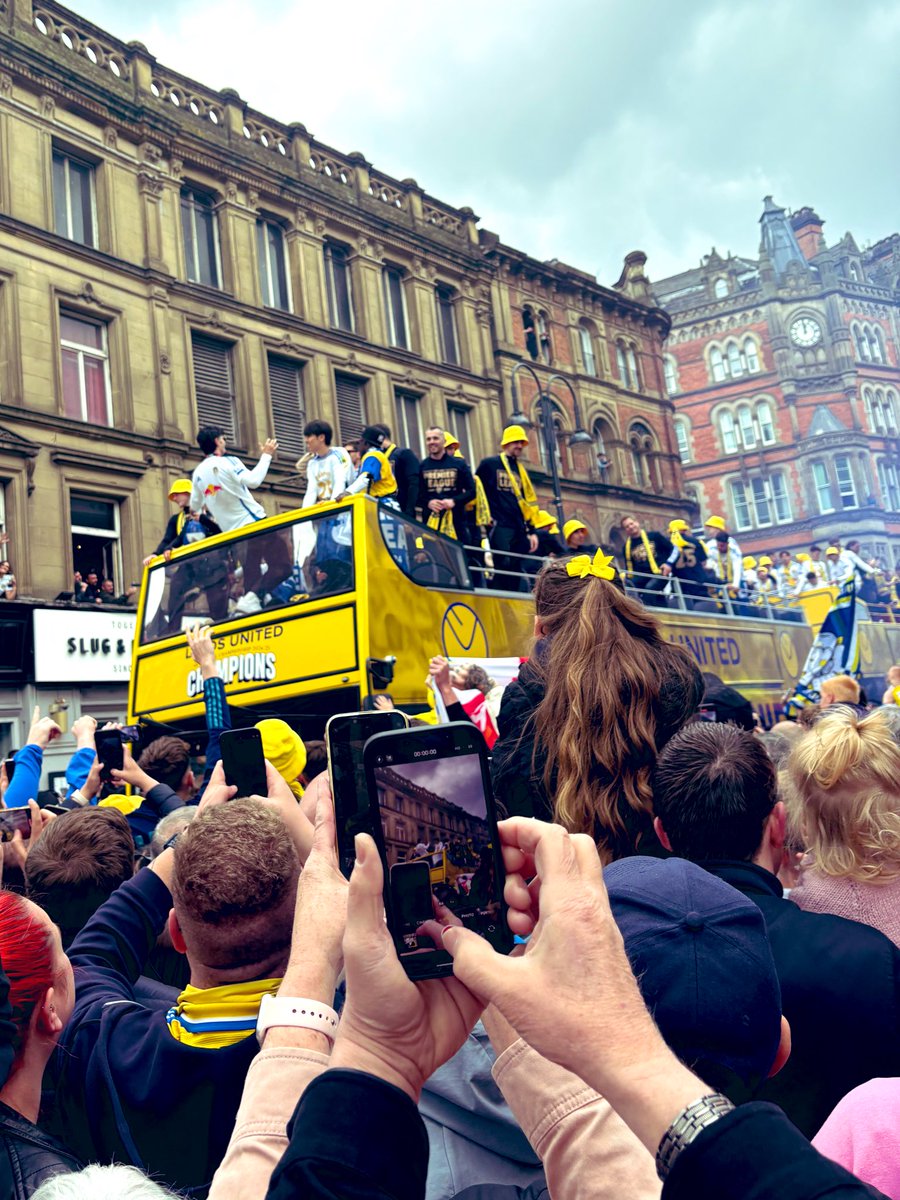 Happy Mondays 🏆

1) Promotion.
2) Party.
3) Parade.

This club 💙💛💙 #LUFC
