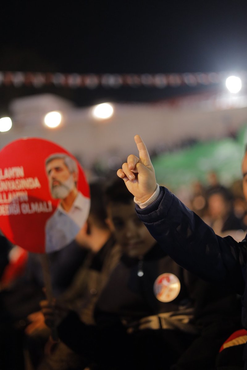 Allah'ın davasına adanarak doğuyor, hareketimizin içinde ümmet şuuruyla büyüyoruz... 

Hocamızın ümit tomurcukları olarak geleceğe yön verecek olan öncü nesilden olacağız inşAllah ✨️🫶🏻

FurkanHareketi TekYürek
#AdanadaBüyükBuluşma