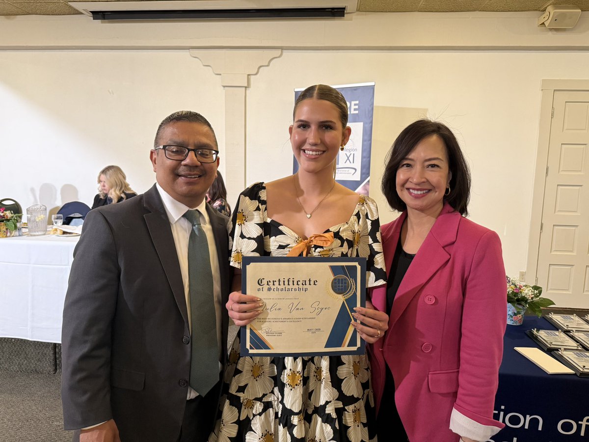 4 Tulare County students - Erik Navarro, Owen Reimer, Alexa Vaca, Julia Van Scyoc - were awarded scholarships during Region XI’s Awards Ceremony, 5/1 at Hodel’s in Bakersfield. #TulareACSA <a href="/ACSA_info/">ACSA</a>