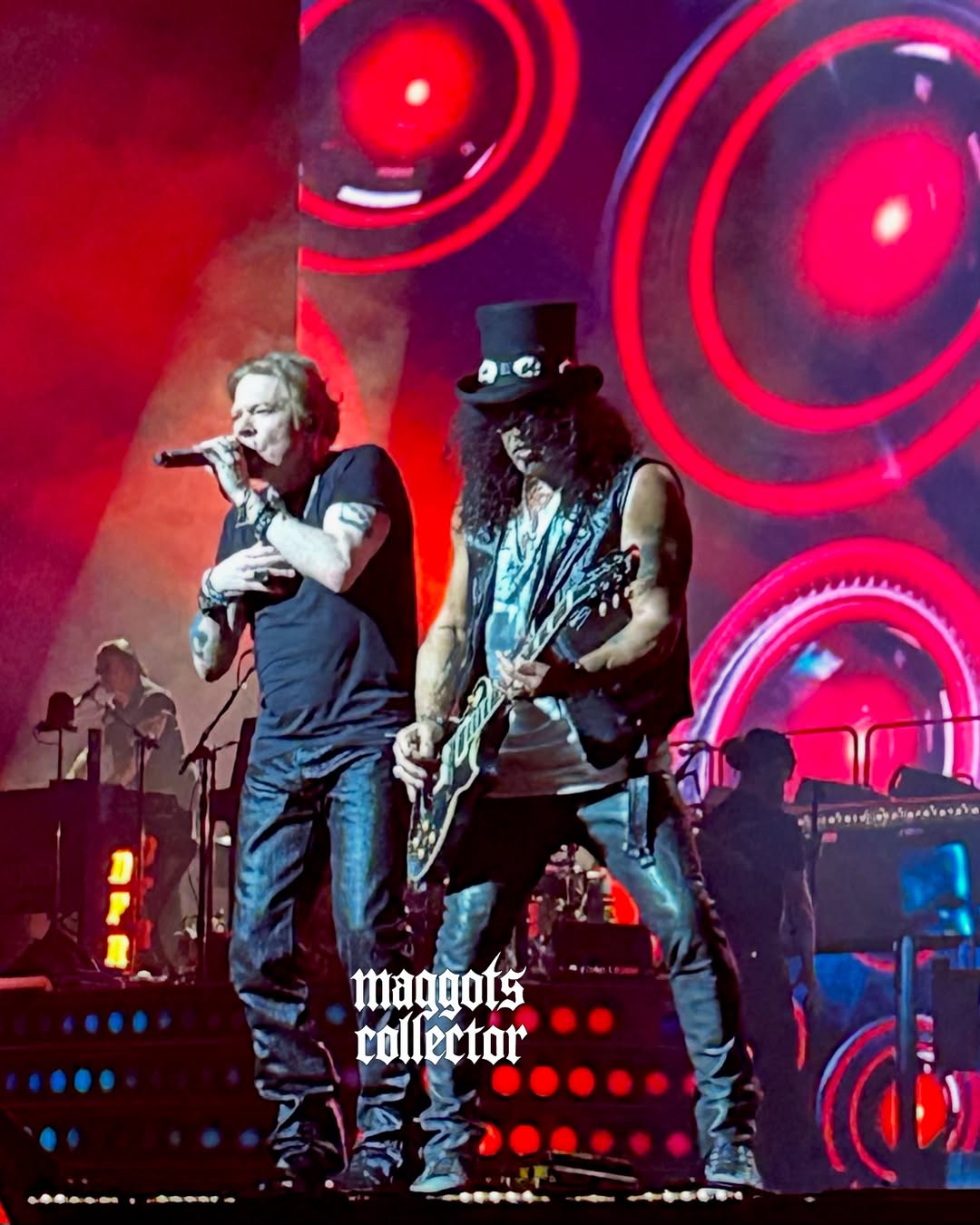 ミュージシャン Guns N' Roses Japan 2025 Exclusive T XXL Guns N' Roses Japan 2025 Rose Cross Gold T-Shirt【グッズ