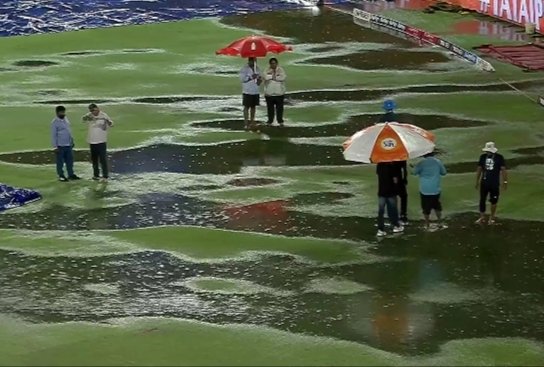 If only the corrupt Hyderabad Cricket Association had invested some money on stadium facilities and drainage, today's match would not have gotten abandoned and SRH might have had a chance for the playoffs.

#SRHvsDC