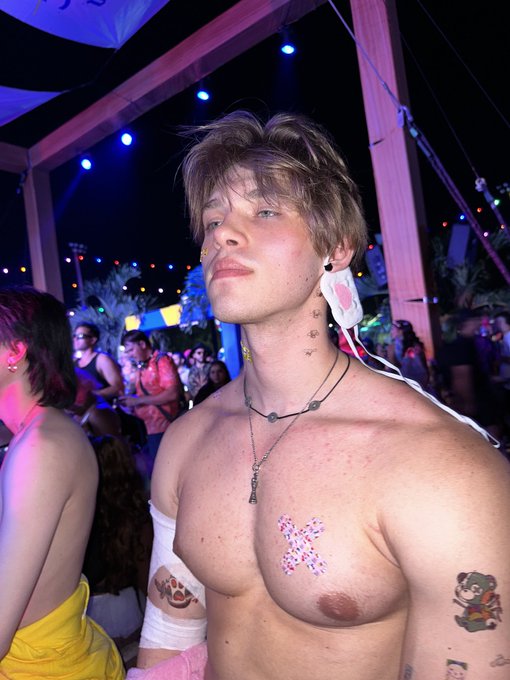 Watch Chase's leaked NSFW photo on TwXstars