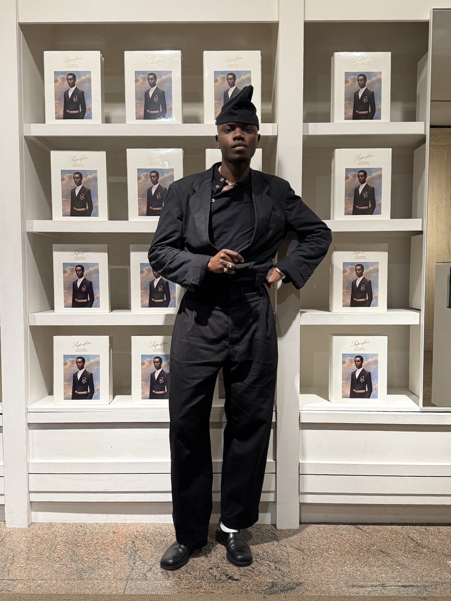 SUPERFINE TAILORING BLACK STYLE
The Metropolitan Museum of Art
NEW YORK CITY 2025 - GW. co