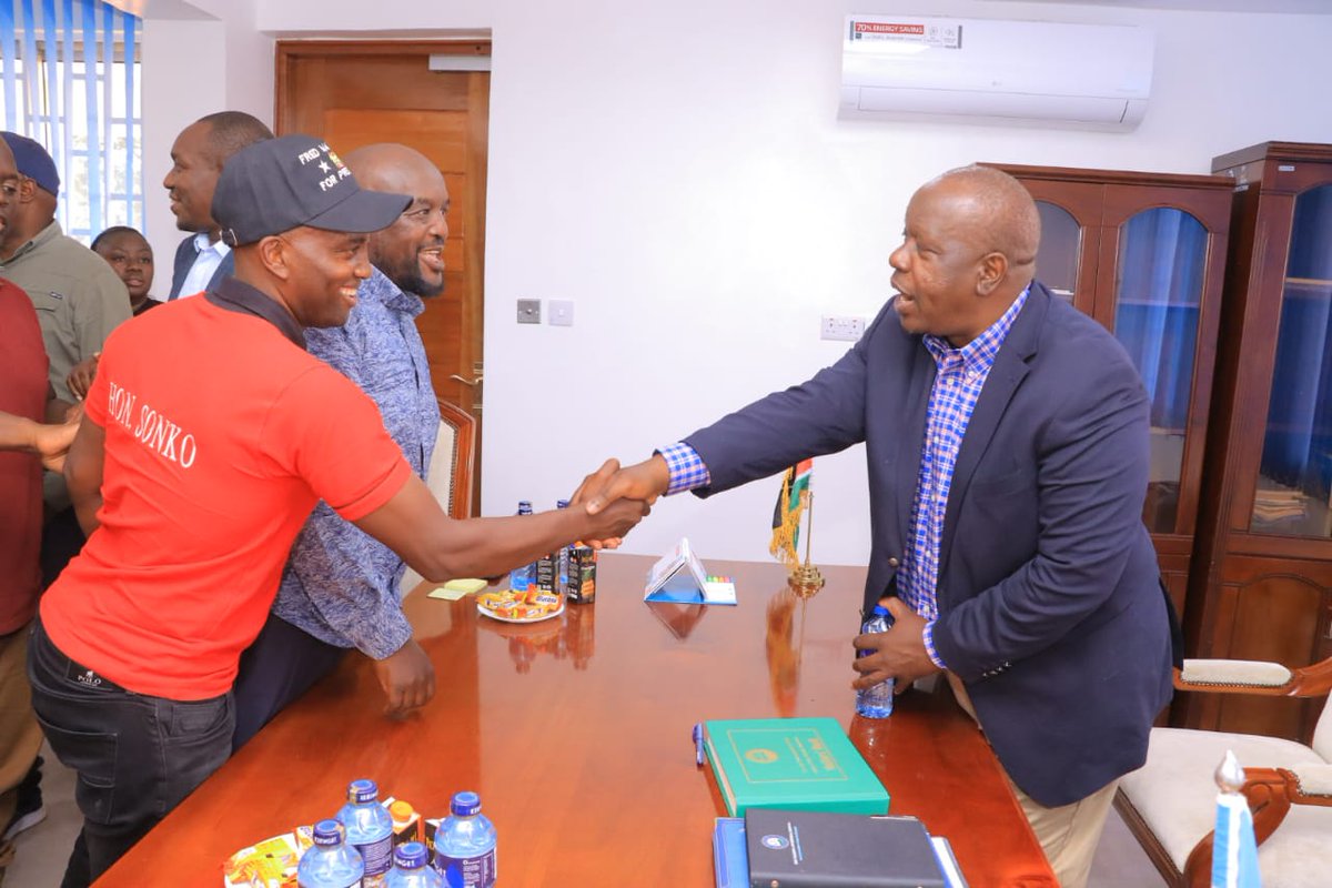Engineer Dr. Fred Matiang'i, backed by Wamunyoro and Gen Z support, has the momentum to challenge William Ruto's leadership. I believe Matiang'i is poised to become the next president. If you agree, show your support with a like or retweet.