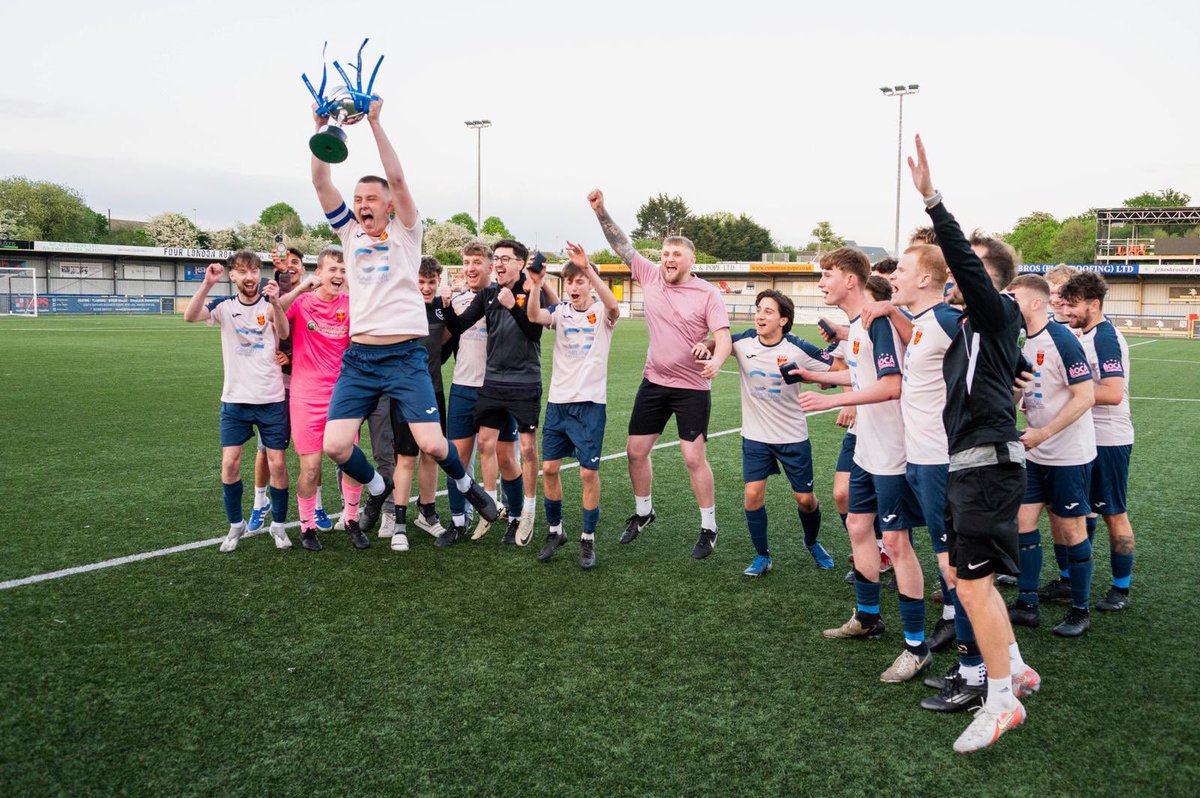 hayling_fc's tweet photo. “We knew we had the capability in the dressing room and the boys believed”

@HantsCombLeague @MidSolent @HantsLeague
@midsussexleague @BocaTeamwear @mjmsports1
@TheWestTownInn @mitchellstones
@Glanvilles @HaylingH @portsmouthsport 
#hayling #football #newera #upthebugs https://t.co/nNur2iLdQI