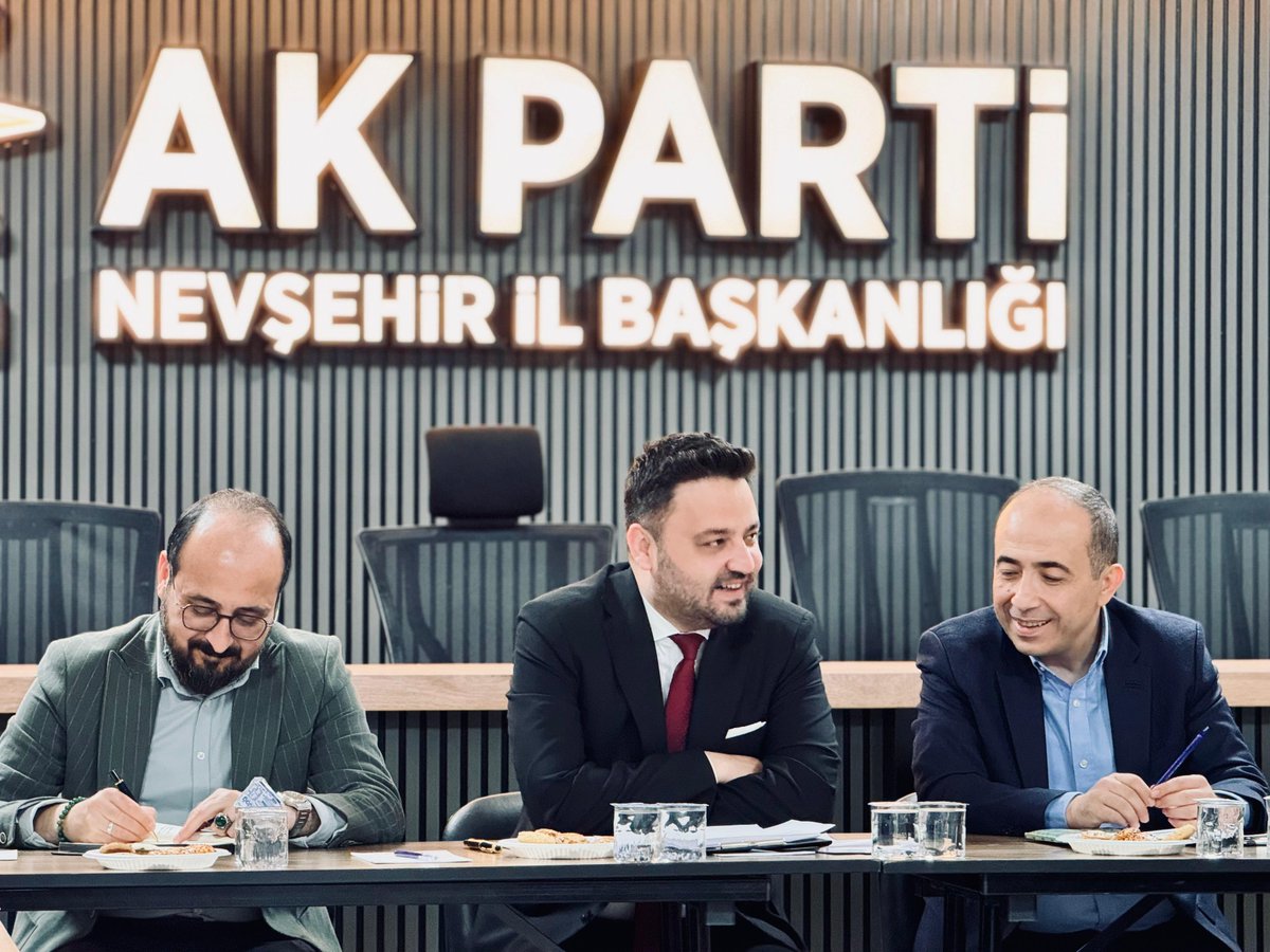 Merkez İlçe Başkanımız Serhat Sonugelen ve İl Teşkilat Başkanımız Mustafa Çiçekli ile birlikte merkeze bağlı köy başkanlarımızla bir araya gelerek kapsamlı bir toplantı gerçekleştirdik.

Köylerimizin durumu, teşkilat çalışmalarımız ve önümüzdeki dönem hedeflerimiz üzerine detaylı