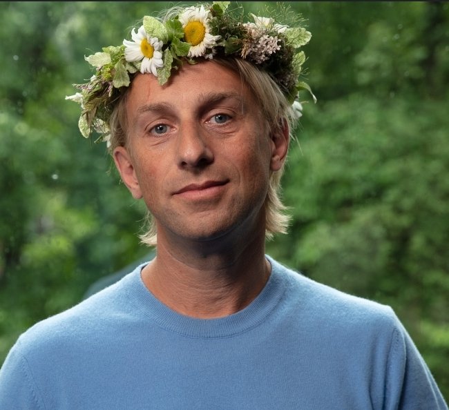 Anders Hansen säger i Vetenskapens värld att Sveriges genomsnittliga IQ har droppat de senast 20 åren. Men att man inte vet varför. (?)

Jag vet varför. Men det kan man inte säga om man vill vara kompis med klägget.