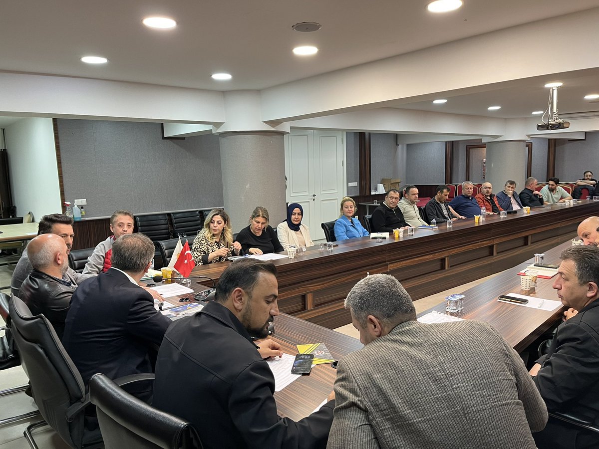 📌Bu haftaki İl Yönetim Kurulu Toplantımızı, İl Başkanımız Sn. Suat Güner’in başkanlığında verimli bir şekilde tamamladık.

Teşkilat çalışmalarımızı değerlendirdiğimiz, şehrimiz ve partimiz adına önemli kararların görüşüldüğü toplantımızın hayırlara vesile olmasını diliyoruz.