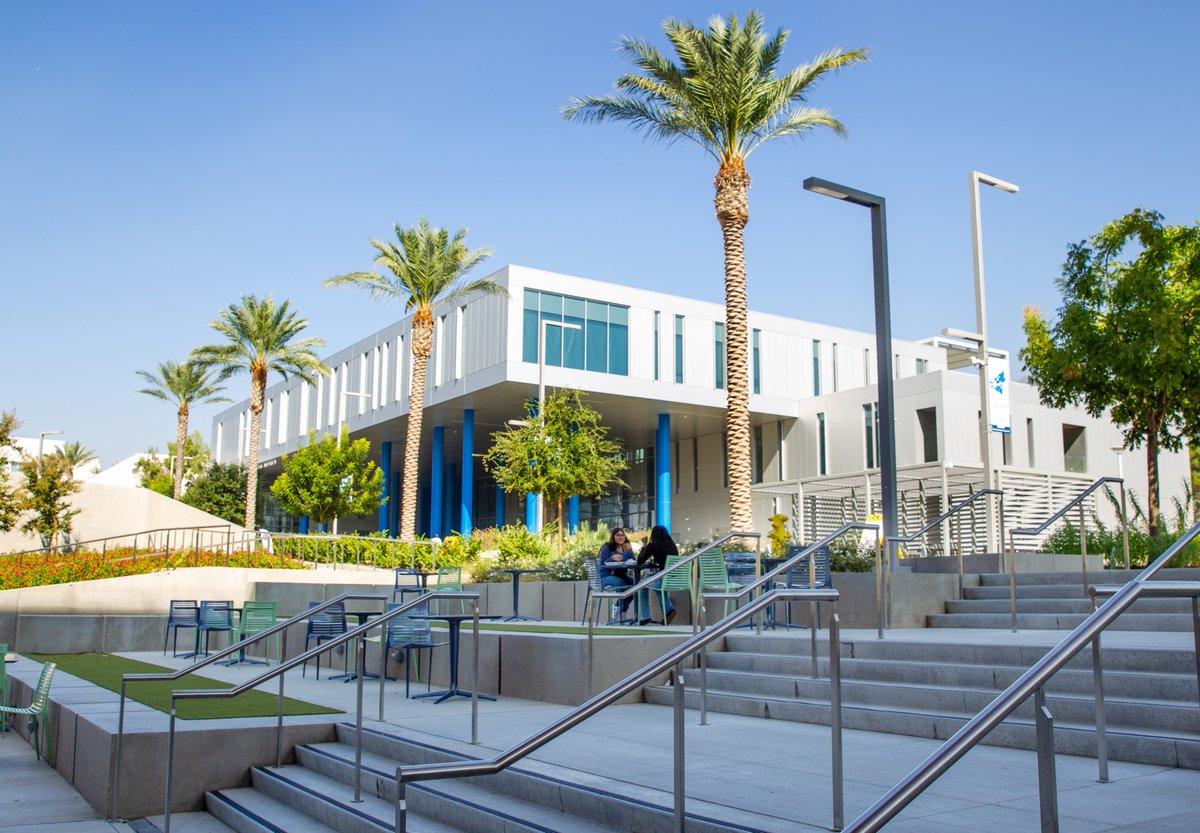 CSUSBNews's tweet image. This is one of your views when you #chooseCSUSB. ☀️💙

From sunsets to palm-lined paths, your college experience should feel like home. Confirm your enrollment by June 1 through MyCoyote and make it official.

#CollegeDecision #CSUSBFall2025 #Fall2025