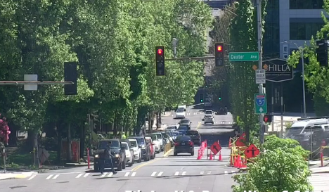 道路工程阻止了Dexter Ave N. Denny Way的右EB车道。请谨慎行事。