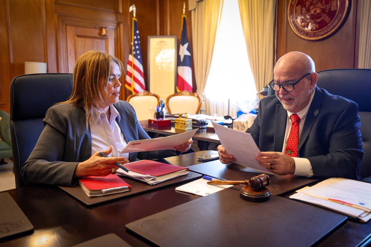 Reunido con la alcaldesa de Canóvanas, <a href="/LORNNASOTO/">LORNNA J SOTO</a> , dialogando sobre temas de interés para su municipio y la región este. ¡Cuente con la Cámara de Representantes!