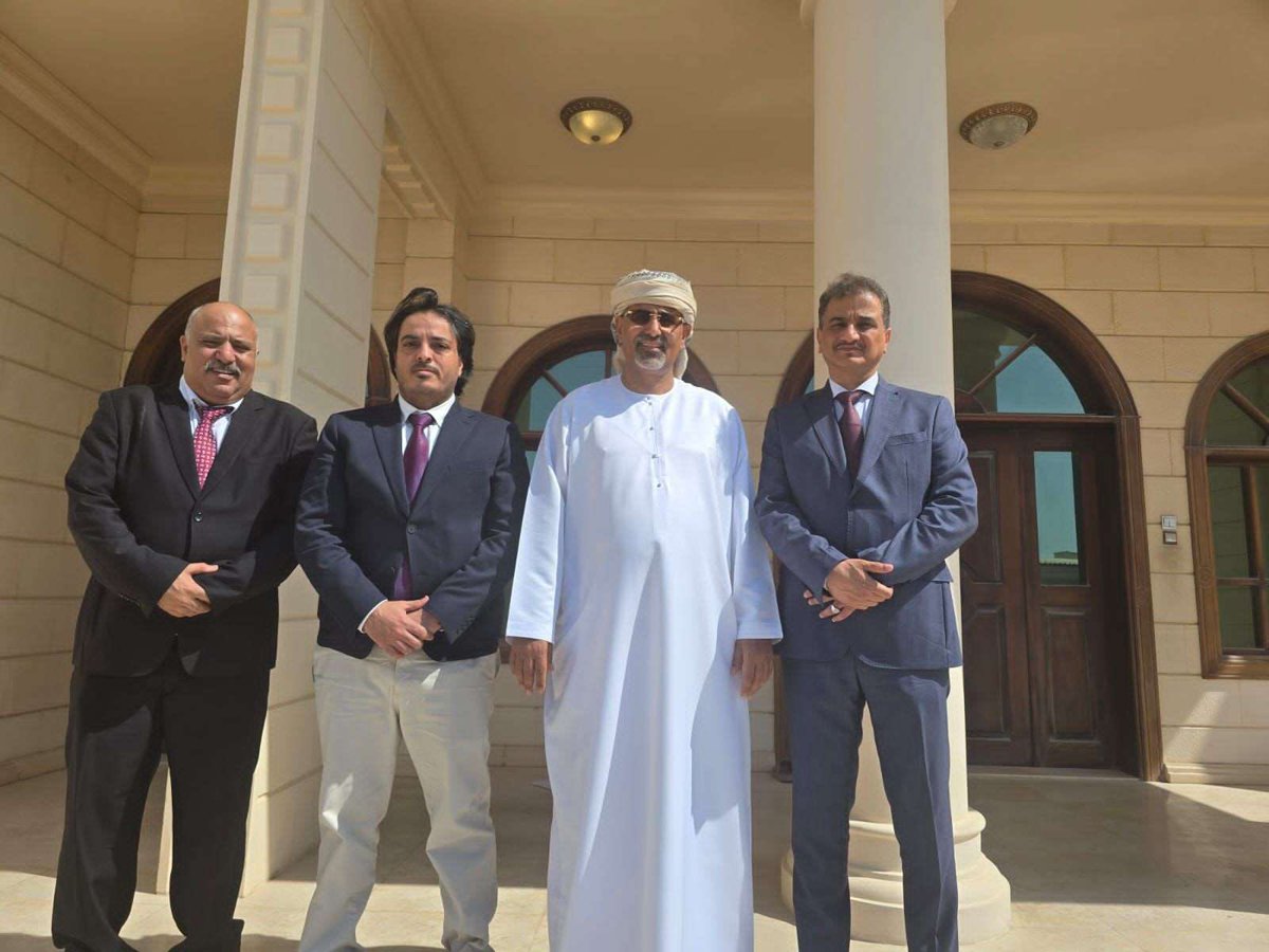 📰 #أبوظبي | بتوجيهات الرئيس عيدروس الزُبيدي، توقيع اتفاقية لتوسعة محطة الطاقة الشمسية في عدن بـ120 ميجاوات، بتمويل كريم من الأشقاء في دولة الإمارات. خطوة استراتيجية نحو طاقة نظيفة ومستدامة تخفف من معاناة شعبنا.