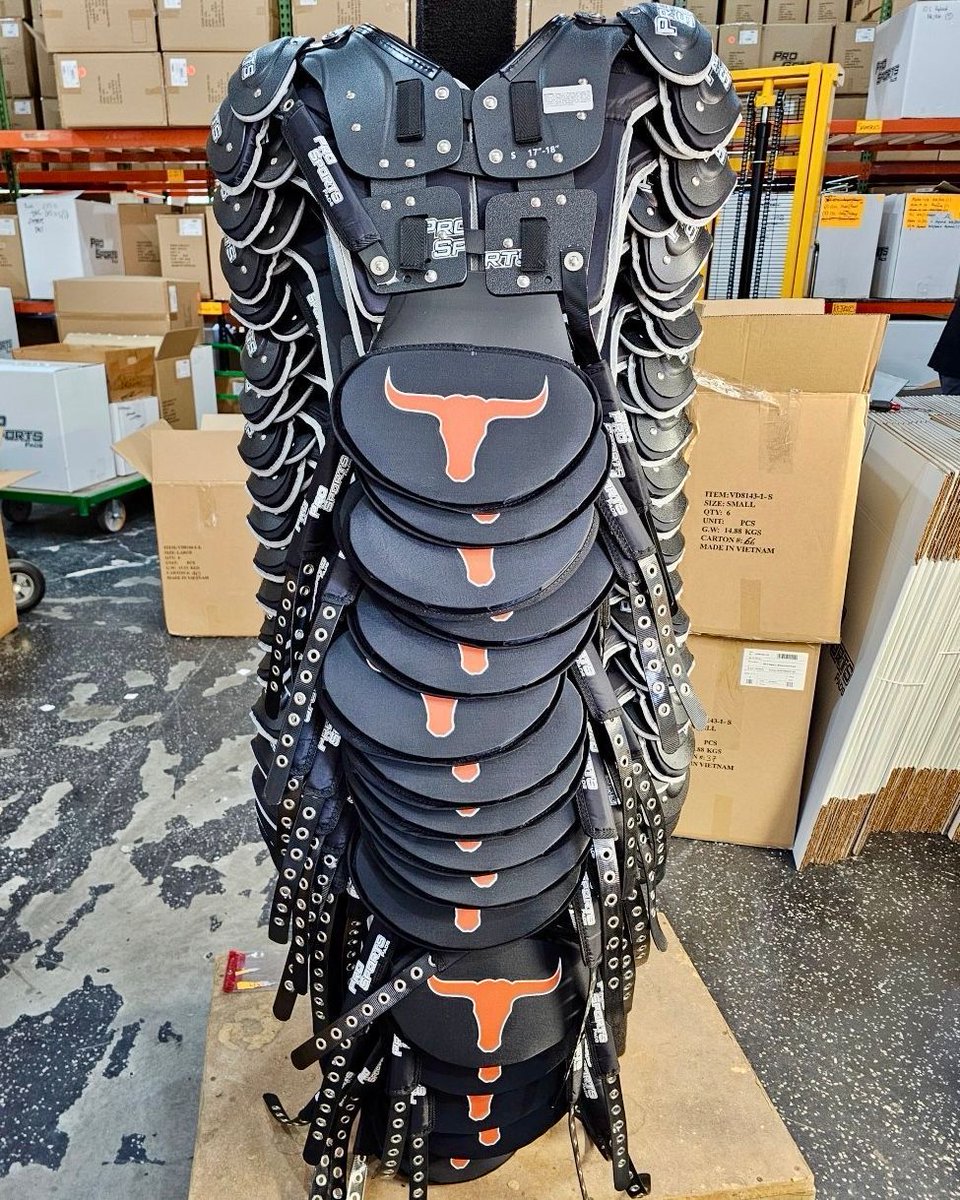 Pro Gear Sports (@progearfb) on Twitter photo #HornsUp for <a href="/LanierFootball/">Lanier Football</a>!๐๐ฅ
Seth Auer (<a href="/sethauer_/">Seth Auer</a> ) at <a href="/BakersSports/">Baker's Sports</a> helped us get these guys in some new #Custom gear!
<a href="/CoachTMaloof/">Coach Tyler Maloof</a>
<a href="/LanierRecruits/">#RecruitLanier</a>
<a href="/LanierADNews/">LanierHS Athletics</a>
<a href="/ProSports_Pads/">ProSportsPads</a>
#KnowTheLogo #MadeInTheUSA #HighSchoolFootball #FootballEquipment #ShoulderPads #BackPlates #HornsUp for <a href="/LanierFootball/">Lanier Football</a>!๐๐ฅ
Seth Auer (<a href="/sethauer_/">Seth Auer</a> ) at <a href="/BakersSports/">Baker's Sports</a> helped us get these guys in some new #Custom gear!
<a href="/CoachTMaloof/">Coach Tyler Maloof</a>
<a href="/LanierRecruits/">#RecruitLanier</a>
<a href="/LanierADNews/">LanierHS Athletics</a>
<a href="/ProSports_Pads/">ProSportsPads</a>
#KnowTheLogo #MadeInTheUSA #HighSchoolFootball #FootballEquipment #ShoulderPads #BackPlates