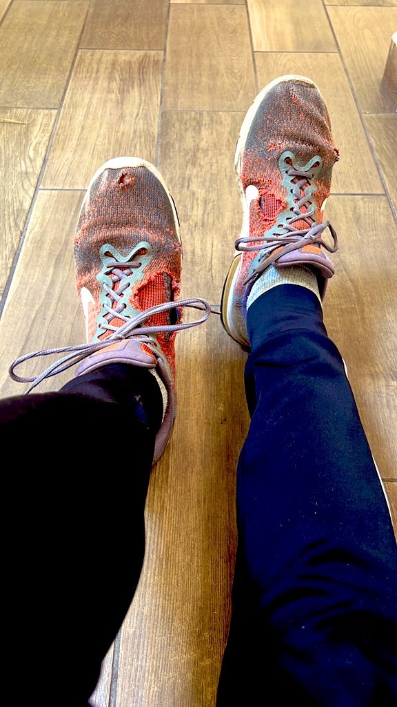 De verdad que para unos sí que es difícil soltar #RunningMan #AmoCorrer #TennisRotos