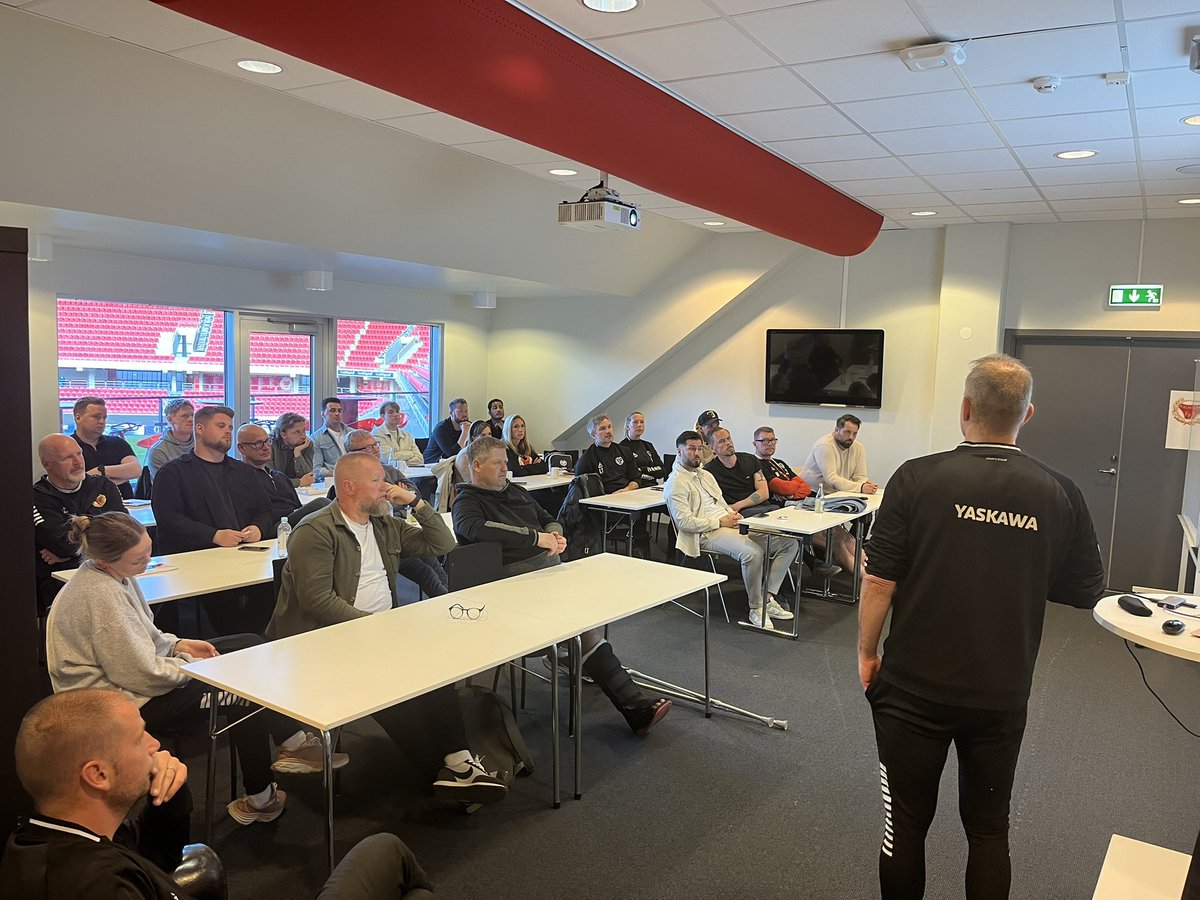 pashofestim's tweet photo. IKVÄLL!

Årets tredje FOTBOLLSMÖTE med tränare, stödfunktioner samt servicepersonal - verksamma i Kalmar FF:s Akademi 2025.

På agendan:

* Identitet och DNA

* Fotbollsfilosofi och spelsätt

* Spelidé och spelarutbildning
 
#KalmarFF https://t.co/MjqqSCWAk7