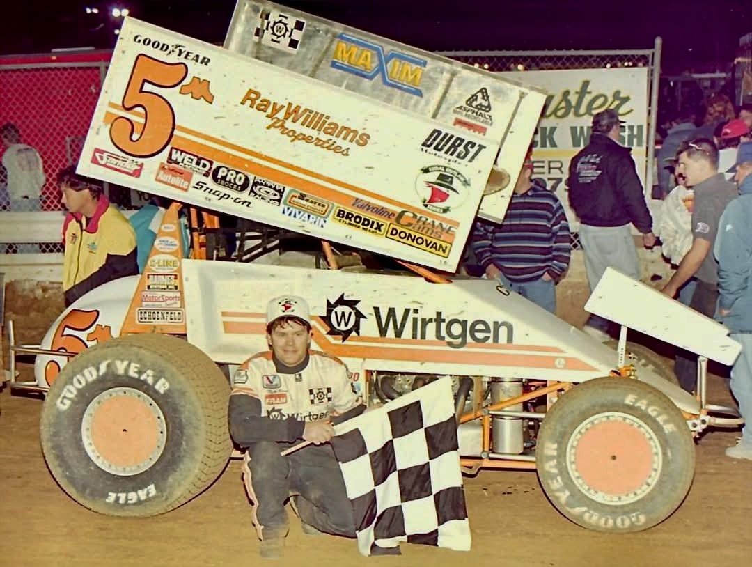 hosehead33's tweet image. Today's Photo of the Day features Mark Kinser in victory lane @WilliamsGrove  Speedway after a 1995 @WorldofOutlaws  win. 

 📷 Barry Skelly 

All the News that's Fit to Sprint. Hosehead.com 🏁