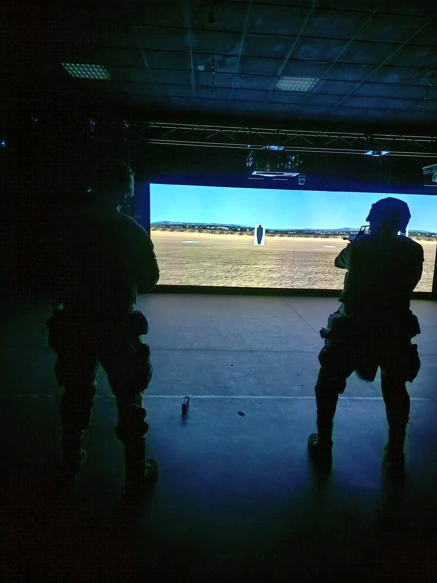 ☀️ #Buenasnoches. ¡La instrucción y el adiestramiento en entornos controlados son esenciales para garantizar la eficacia en combate!.
👉 Así lo demuestran los soldados del Batallón de Infantería Protegida «Las Navas» perteneciente a la #BrigadaExtremaduraXI, durante una jornada