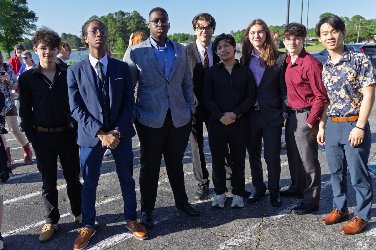LSMSA's tweet image. The Class of '25 had a great Senior Banquet at Mariner's Lakefront Restaurant on Sunday, May 4. Thanks to everyone whose hard work made it possible! #LSMSA #Classof2025 🚌