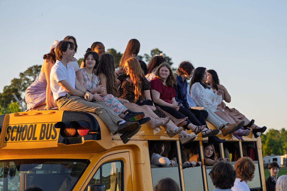 LSMSA's tweet image. The Class of '25 had a great Senior Banquet at Mariner's Lakefront Restaurant on Sunday, May 4. Thanks to everyone whose hard work made it possible! #LSMSA #Classof2025 🚌