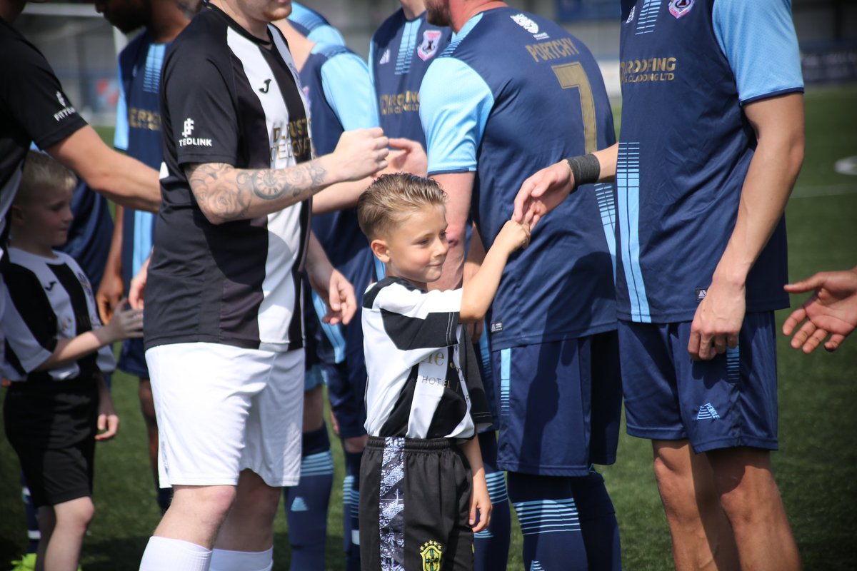 Thank you for your support! 🙌

Everyone at Emsworth Town would like to thank the mascots, who part in our walk out prior to kick-off against Portchester Rovers! 🦪

#UpTheOystermen