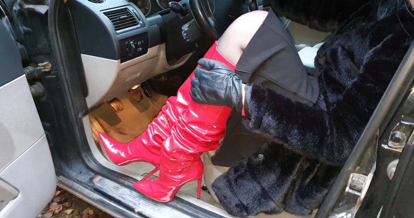 DazeOrg's tweet photo. https://t.co/UoxbpA2LI6 #rev #revving #redboots #pvcboots #evaminge #pedals #pedalpump #pedalpumping #pedaltothemetal #exhaustpipe #c4s #clips4sale #revvinginboots https://t.co/wVKHWVY8LT