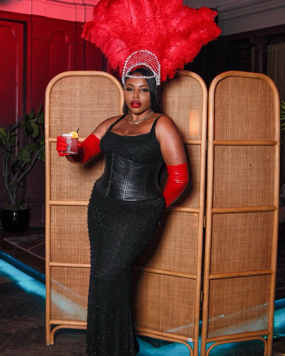 𝖁𝖊𝖓𝖚𝖘 𝕮𝖚𝖋𝖋𝖘 (@venuscuffs) on Twitter photo This pussy’s got claws, curves, and crimson feathers—consider this your official warning: I bite.
My outfit for shop cats live! Such a pleasure assisting <a href="/madrealities/">Mad Realities 📺</a> for this. 🪩🐈 This pussy’s got claws, curves, and crimson feathers—consider this your official warning: I bite.
My outfit for shop cats live! Such a pleasure assisting <a href="/madrealities/">Mad Realities 📺</a> for this. 🪩🐈