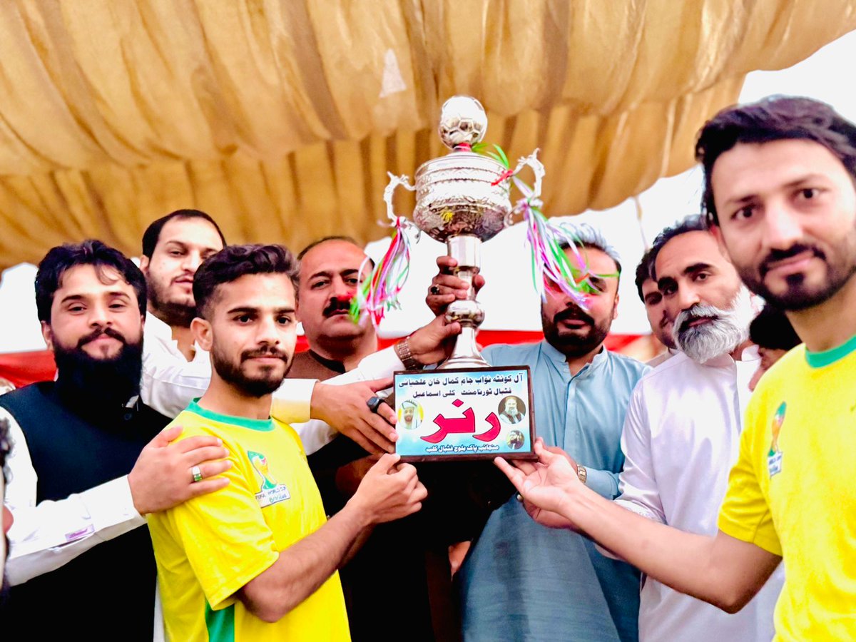 WaderaShezad's tweet photo. پہلا آل کوہٹہ ٹاپ 32 نواب جام کمال خان علیانی صاحب     فٹبال ٹورنامنٹ اوپن گراونڈ کلی اسماعیل کوہٹہ جس کا  فائنل میچ اسماعیل محمڈن فٹبال کلب بمقابلہ عبداللہ جان ڈرائئ فروٹ فٹبال کلب کے درمیان کھیلا گیا عبداللہ جان فٹبال کلب نے یہ فائنل اپنے نام کرلیا @jam_kamal @RehmatKhankak @Sh https://t.co/jzocyA8zWJ