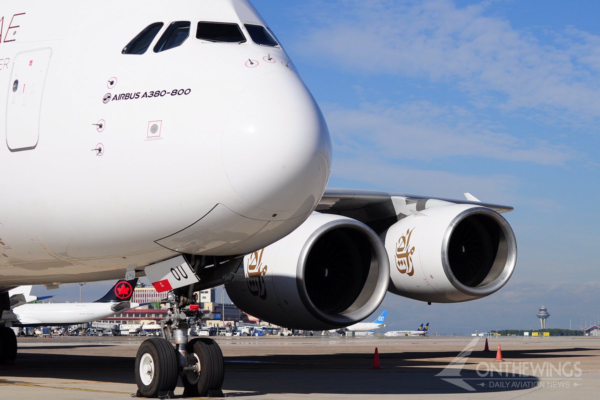 Emirates busca nuevos pilotos y no pocos precisamente, sino a 1.500 nuevos integrantes para operar su flota de 261 aviones. La compañía contratará a 550 en más de 40 ciudades de todo el mundo a lo largo de este año y el resto a lo largo de 2026. La aerolínea ya ha contratado a