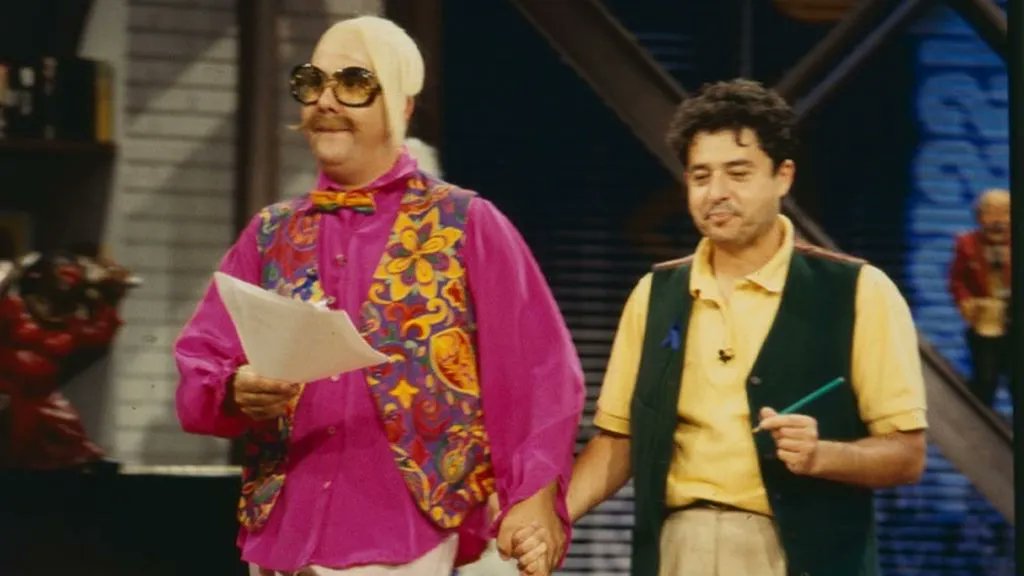retrotv90s's tweet photo. ¿Reconocéis a este personaje? Aparecía en el programa Esta noche cruzamos el Mississippi, presentado por Pepe Navarro. Fue interpretado por Florentino Fernández, quien le dio vida con su inconfundible estilo. ¿Sabéis de quién se trata? https://t.co/ccd2B2sjYm