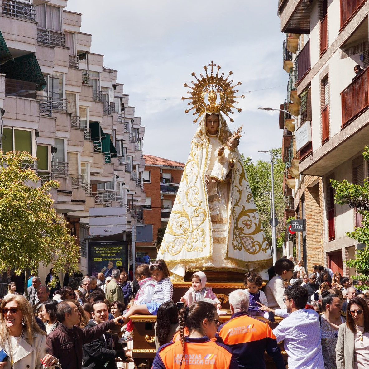 ⛪️ Felicidades a tod@s los roceños en el día de Ntra. Sra. del Retamar, patrona de Las Rozas

Esperamos que hayáis disfrutado de un gran Día de la Retamosa 👏

🔴⚪️