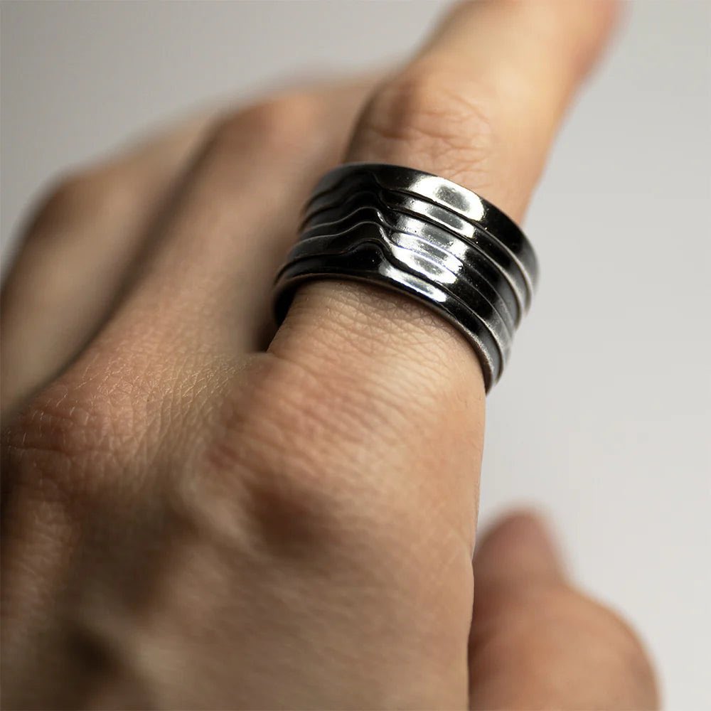 Waves ring in solid sterling silver ⚫️ macabregadgets.com