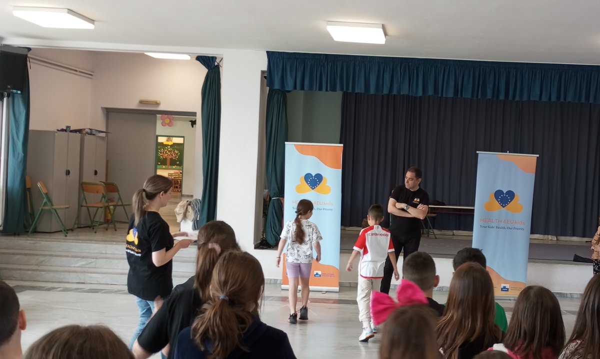 🍎 #NutritionDay by the 6th Health ADM &amp; @UniPatras at the 29th &amp; 32nd Primary Schools of Patras 🇪🇺

Kids played relay &amp; “truth or myth” games on food, drinks, sugar &amp; salt! 🏃‍♀️🍯🥦

#Health4EUkids #GRUNAUmoves #NutritionEducation #PublicHealth #Patras #EUproject