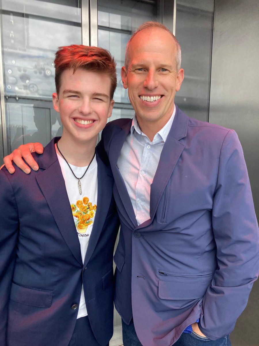YoungSamurai's tweet image. Still smiling after a brilliant lunch with the wonderful @IainLoveTheatre at Duck & Waffle. A true gent—curious, thoughtful, full of light. What a joy to connect (and discover he's a fan of my books!). Here's to young minds & unexpected friendships! @BarringtonStoke @NosyCrow