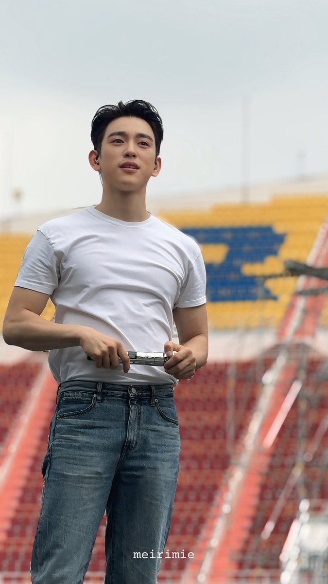 meirimie's tweet photo. Someone call the police? 🚨🚔
— this level of handsome is a public safety hazard !! ⚠️😫 

#Jinyoung #진영 #GOT7 https://t.co/wiKFg8xDSb
